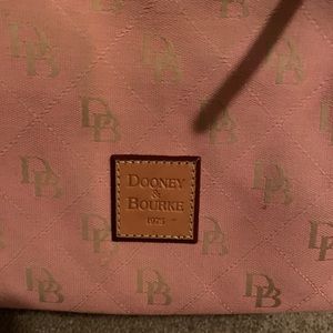 Dooney & Bourke Bags - Beautiful Pink Dooney & Bourke purse Dooney & Bourke Bags - Beautiful Pink Dooney & Bourke purse